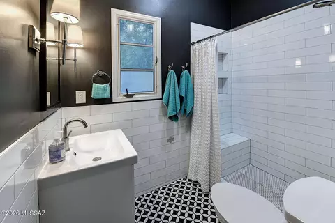 Bath - 243 E University Blvd, Tucson, AZ 85705 photo 4 of 7