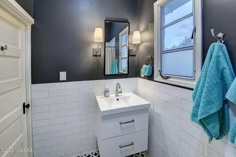 Bath - 243 E University Blvd, Tucson, AZ 85705 photo 6 of 7