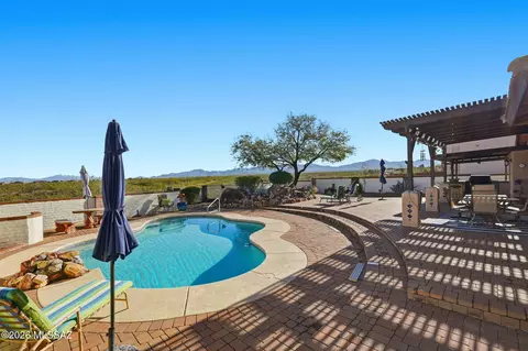 957 E Josephine Saddle Pl, Green Valley, AZ 85614