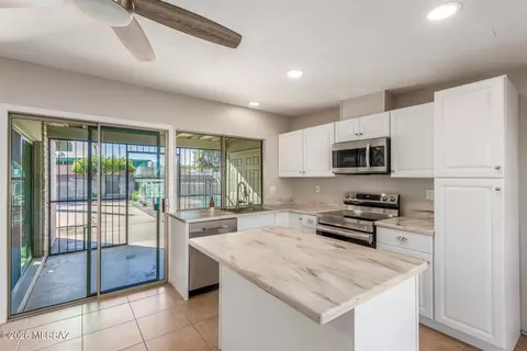 Kitchen - 9562 E 29th St, Tucson, AZ 85748 photo 2 of 3