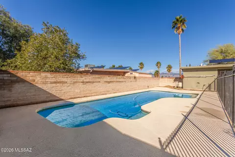 Exterior - 9562 E 29th St, Tucson, AZ 85748 photo 6 of 8