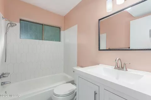 Bath - 9562 E 29th St, Tucson, AZ 85748 photo 2 of 2