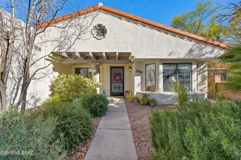 3132 N Willow Creek Dr, Tucson, AZ 85712