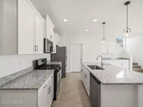 768 W Calle Cubeta, Sahuarita, AZ 85629