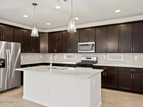 6918 W Sweetshade Ln, Tucson, AZ 85757