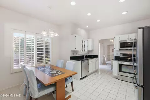 Kitchen - 3524 W Thundercloud Loop, Tucson, AZ 85742 photo 4 of 4