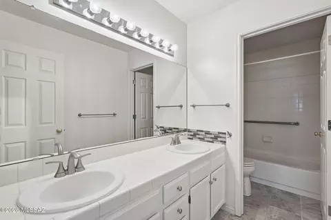 Bath - 3524 W Thundercloud Loop, Tucson, AZ 85742 photo 3 of 3