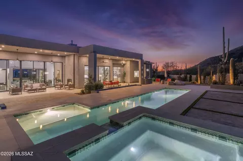 2126 E Desert Garden Dr, Tucson, AZ 85718