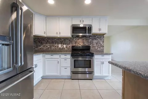 Kitchen - 4601 E 28th St, Tucson, AZ 85711 photo 3 of 5