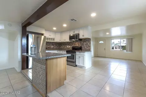 Kitchen - 4601 E 28th St, Tucson, AZ 85711 photo 1 of 5