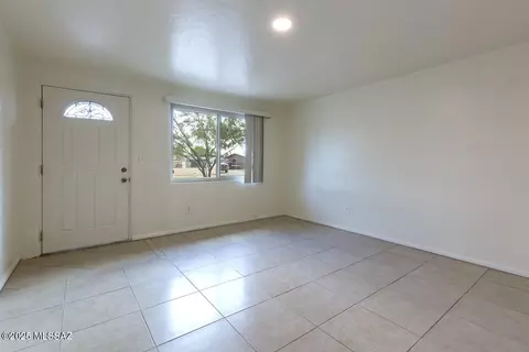 Living - 4601 E 28th St, Tucson, AZ 85711 photo 2 of 4
