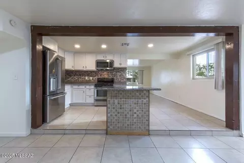 Kitchen - 4601 E 28th St, Tucson, AZ 85711 photo 5 of 5