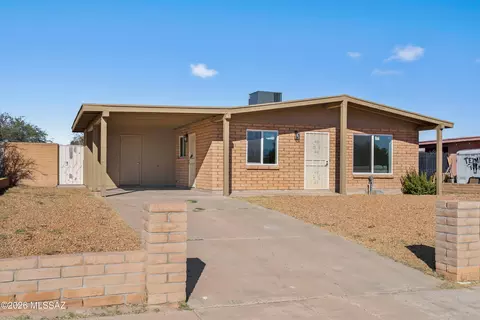 3042 W Christopher Dr, Tucson, AZ 85746