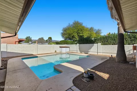 7502 E Rio Vista Cir, Tucson, AZ 85715