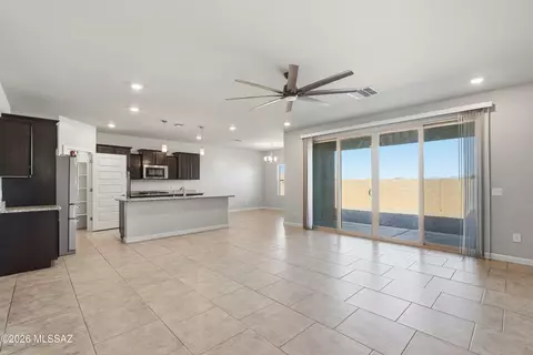Living - 554 W Grantham St, Vail, AZ 85641 photo 2 of 3