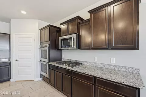 Kitchen - 554 W Grantham St, Vail, AZ 85641 photo 3 of 4