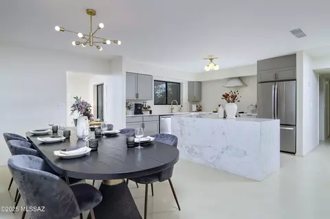 1005 W Emerine Dr, Tucson, AZ 85704