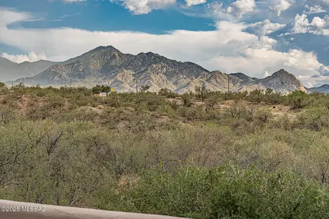 682 E Armor Springs Pl, Green Valley, AZ 85614