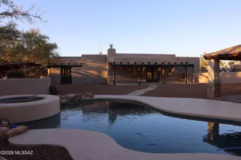 1231 W Newton Dr, Tucson, AZ 85704