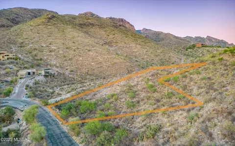 7582 N Camino Sin Vacas, Tucson, AZ 85718