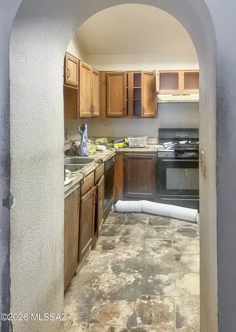 Kitchen - 119 W Wedwick St, Tucson, AZ 85706 photo 2 of 2