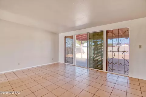 Living - 6525 E David Dr, Tucson, AZ 85730 photo 1 of 6