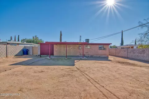 Exterior - 6525 E David Dr, Tucson, AZ 85730 photo 4 of 7