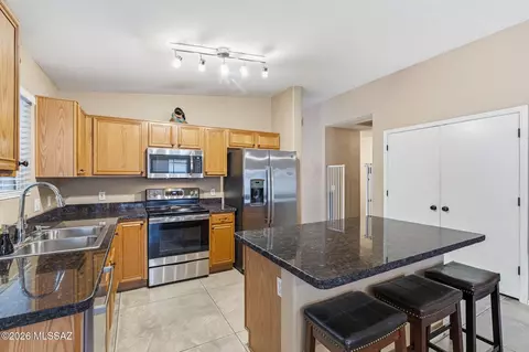 6086 N Applesauce Ct, Tucson, AZ 85741