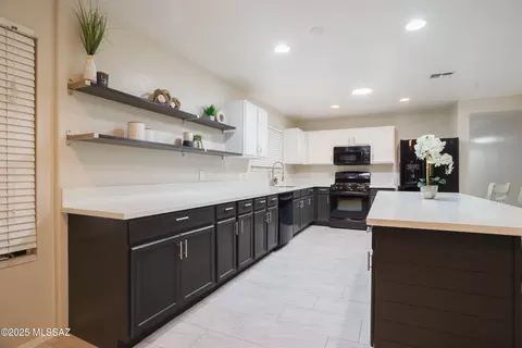 9267 N Red Diamond Ave, Tucson, AZ 85742