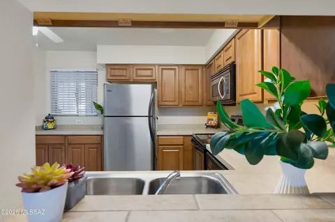 1810 E Blacklidge Dr #108, Tucson, AZ 85719