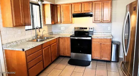Kitchen - 5841 S Herpa Dr, Tucson, AZ 85706 photo 1 of 2