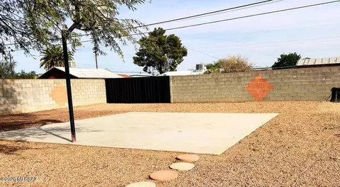 Exterior - 5841 S Herpa Dr, Tucson, AZ 85706 photo 4 of 6