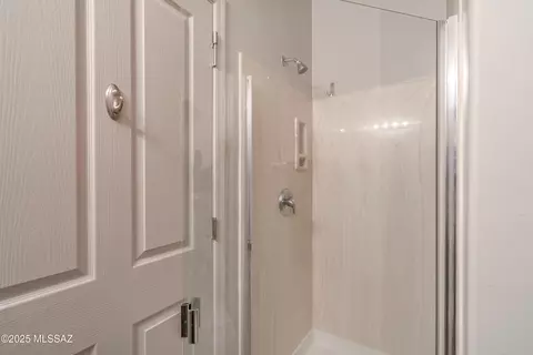 Bath - 12517 E Red Iron Trl, Vail, AZ 85641 photo 2 of 5