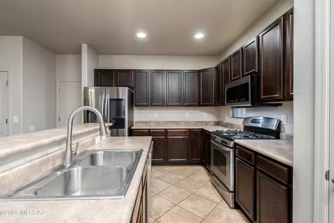 Kitchen - 12517 E Red Iron Trl, Vail, AZ 85641 photo 3 of 3