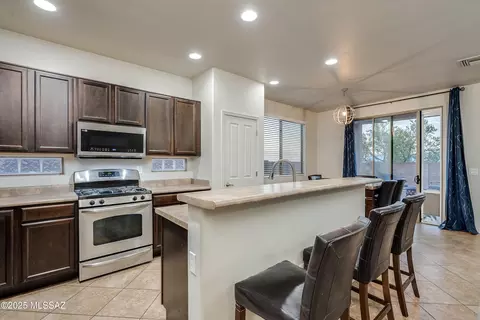 Kitchen - 12517 E Red Iron Trl, Vail, AZ 85641 photo 2 of 3