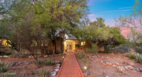 2215 E Camino El Ganado, Tucson, AZ 85718
