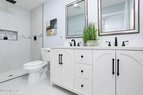 Bath - 6052 E Oak St, Tucson, AZ 85711 photo 3 of 5