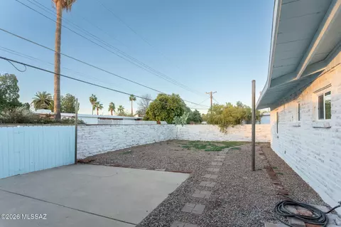 Exterior - 6052 E Oak St, Tucson, AZ 85711 photo 4 of 6