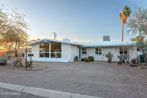 6052 E Oak St, Tucson, AZ 85711
