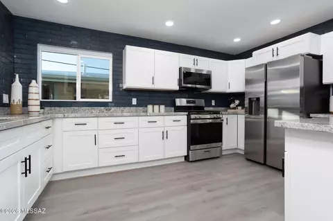 Kitchen - 6052 E Oak St, Tucson, AZ 85711 photo 2 of 6