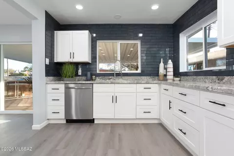 Kitchen - 6052 E Oak St, Tucson, AZ 85711 photo 3 of 6
