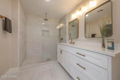 Bath - 2110 E Grant Rd, Tucson, AZ 85719 photo 4 of 6