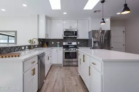 Kitchen - 2110 E Grant Rd, Tucson, AZ 85719 photo 3 of 5