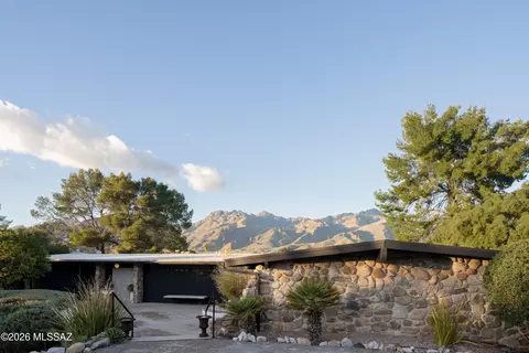 8125 E Moonstone Dr, Tucson, AZ 85750