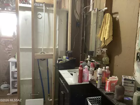 Bath - 275 E Mark St, Benson, AZ 85602 photo 1 of 2