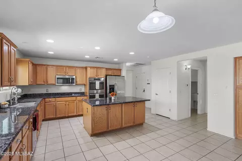 Kitchen - 12458 E Corte Manta, Vail, AZ 85641 photo 2 of 3