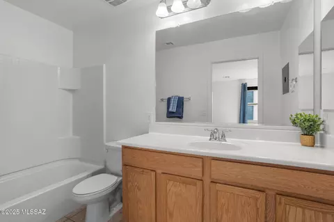 Bath - 12458 E Corte Manta, Vail, AZ 85641 photo 2 of 2