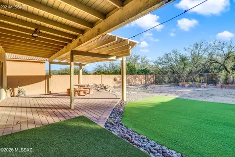 86 E Calle Trona, Green Valley, AZ 85614