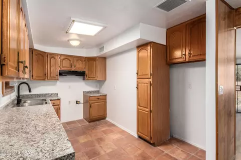 5550 S Canada Dr, Tucson, AZ 85706 photo 13