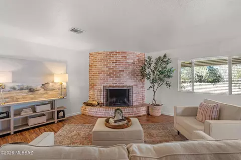 6939 E Crestline Dr, Tucson, AZ 85715